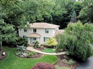 9 Bell Ct, Airmont, NY 10901