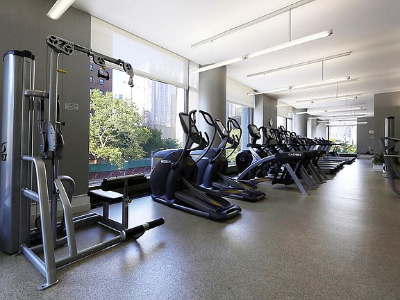 5th image of 160 W 62nd St APT 15H