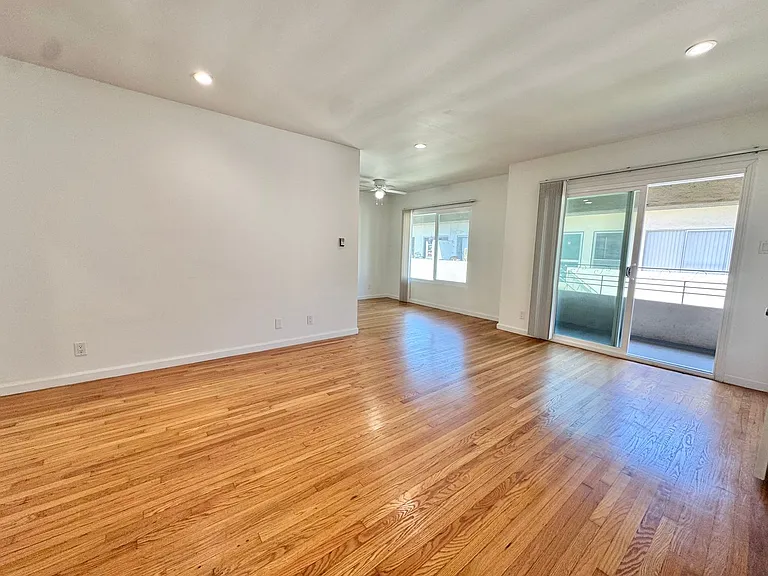 3345 Mentone Ave — Photo 3
