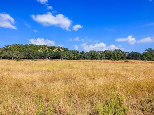 103 Grobe Ln, Fredericksburg, TX 78624