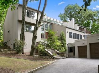 10 High Meadows Rd, Mount Kisco, NY 10549