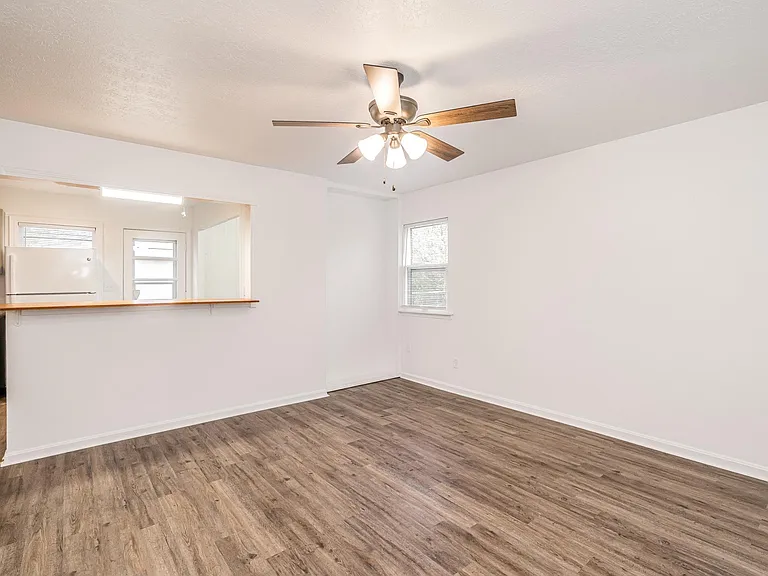 6910 Stablelake Ct — Photo 5