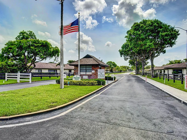 4944 Equestrian Cir #A — Photo 46