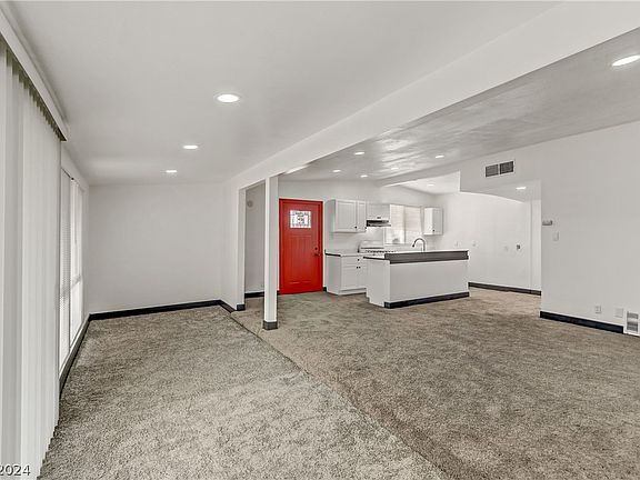 5th image of 2208 Ryan Ave