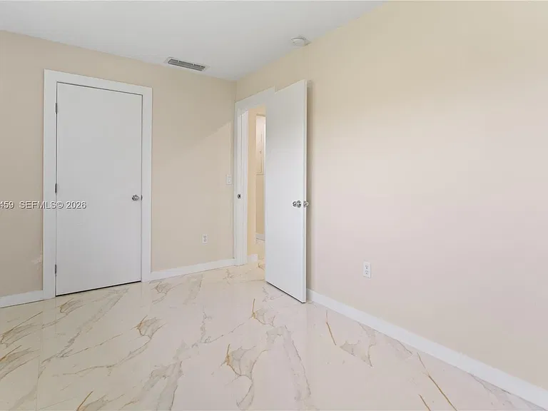 21330 NE 26th Ave — Photo 31