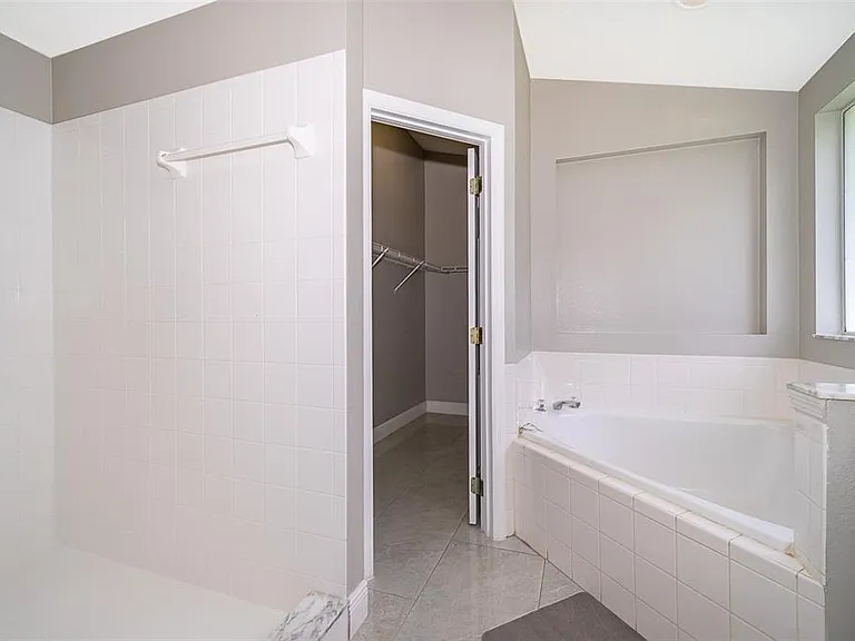 207 Langham Dr — Photo 16