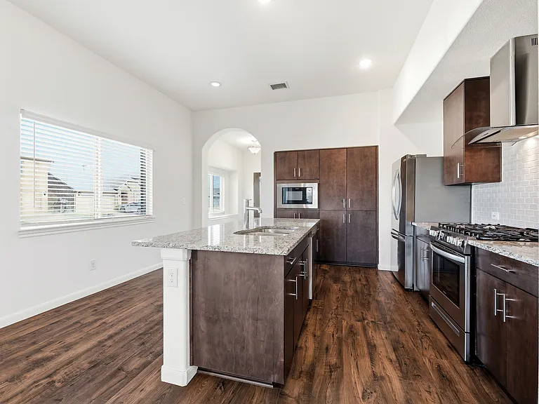 1204 Sumner St — Photo 9
