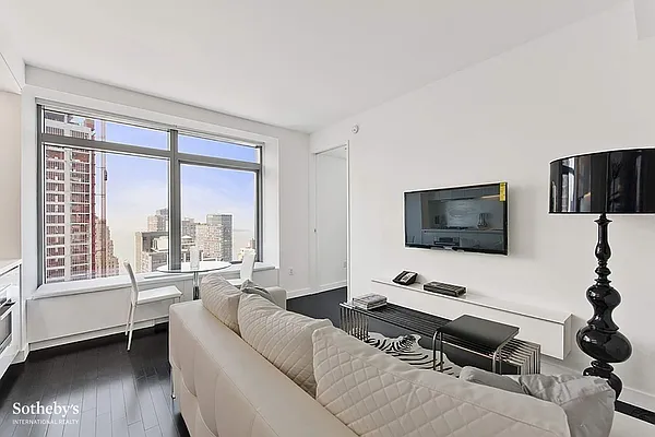 Rented by Sotheby's International Realty | media 14