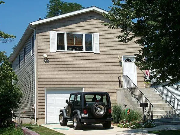 2116 Maple St, Baldwin, NY 11510