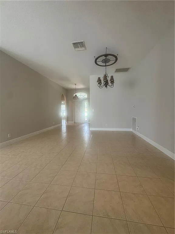 3 bed, 2.0 bath, 1915 sqft, $3,100 — Photo 4