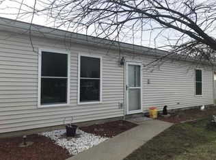 302 Hillside Dr, Lagrange, IN