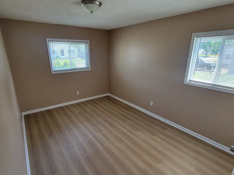 23153 Stewart Ave — Photo 6