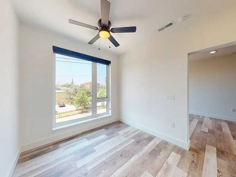 911 Park Ave #250 — Photo 5