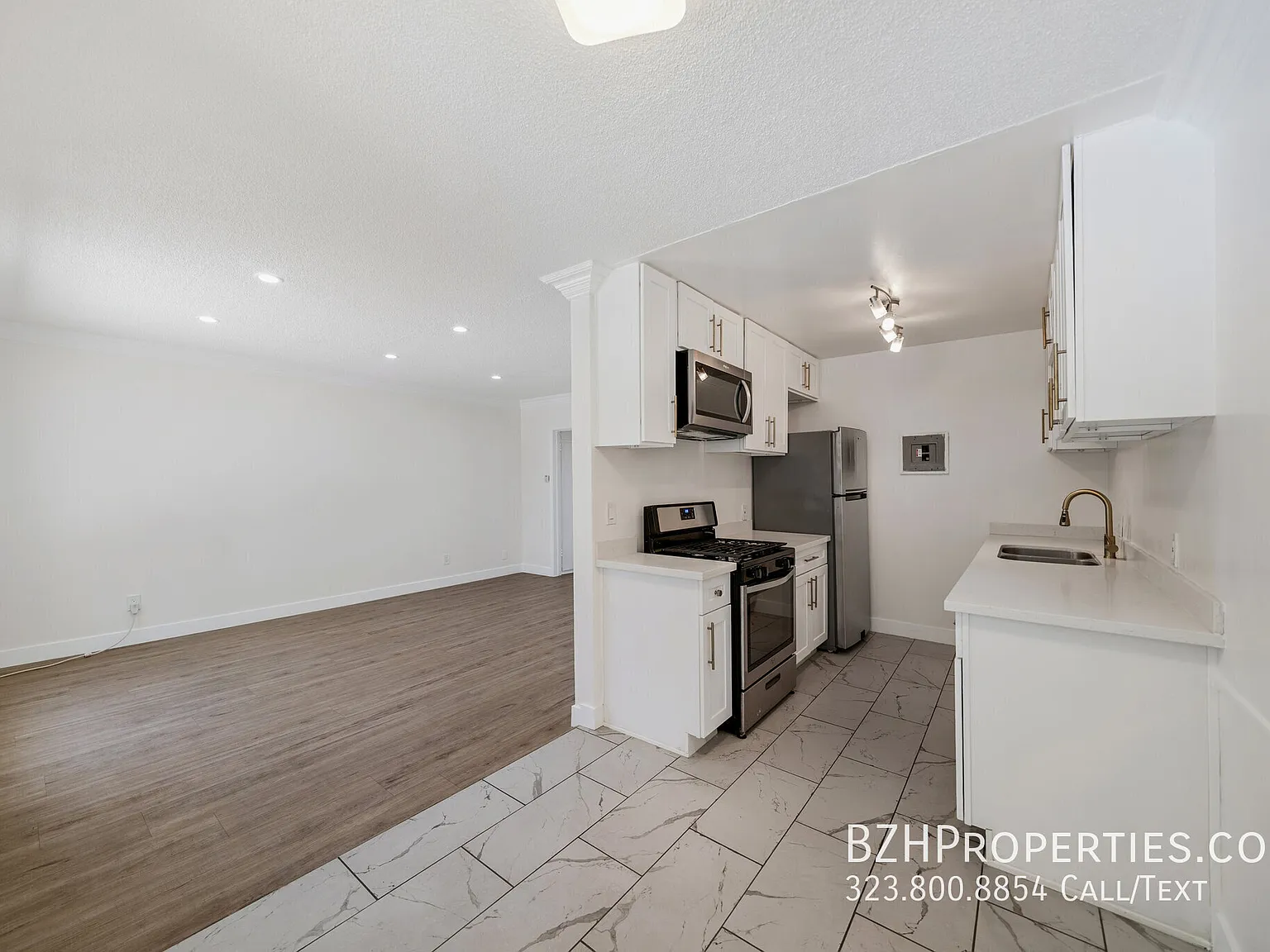Bright Renovated 1Bedroom in West Hollywood with Parking Included — Photo 3