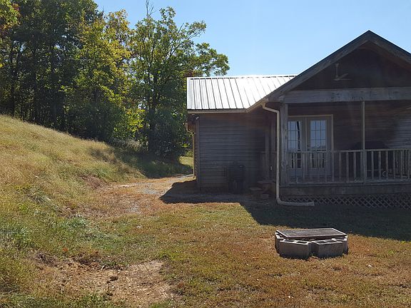 Side poarch & firepit