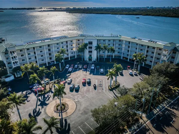 8800 Bay Pines Blvd APT 303, Saint Petersburg, FL 33709