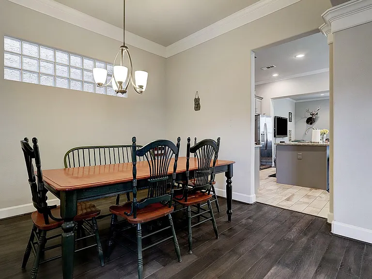 5326 Larkin St — Photo 3