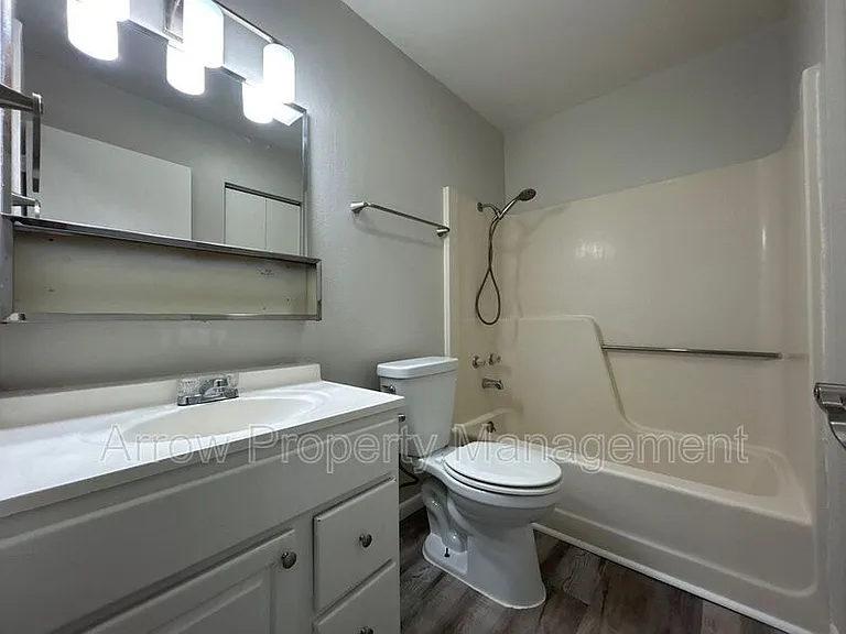 906 E E St #F — Photo 7