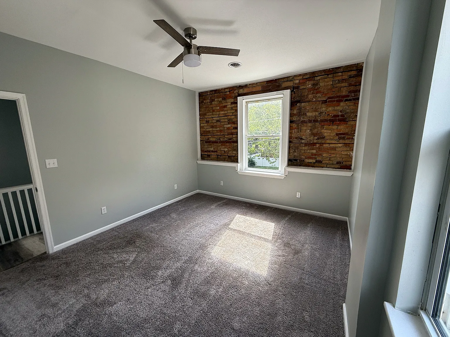 802 N Division St — Photo 3