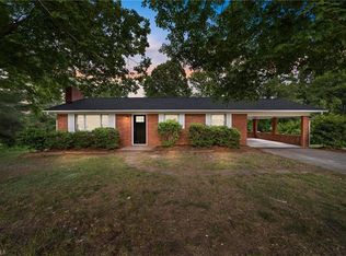 2911 Parkhurst Dr, Winston Salem, NC 27103