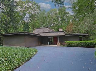 5605 Woodview Pass St, Midland, MI 48642