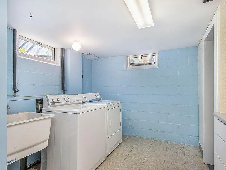 383 Elizabeth St — Photo 16