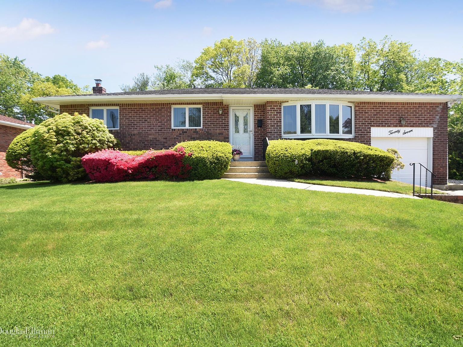 27 Beaumont Dr Plainview NY 11803 Zillow