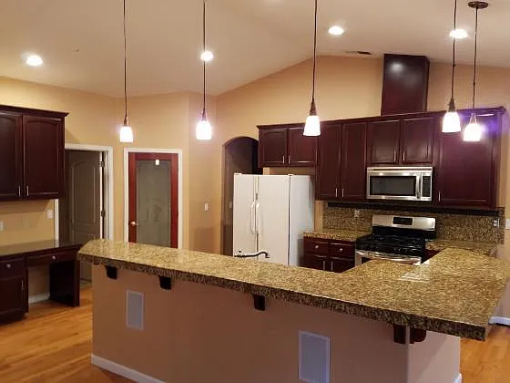 3 bed, 2000 sqft, $3,300 — Photo 3