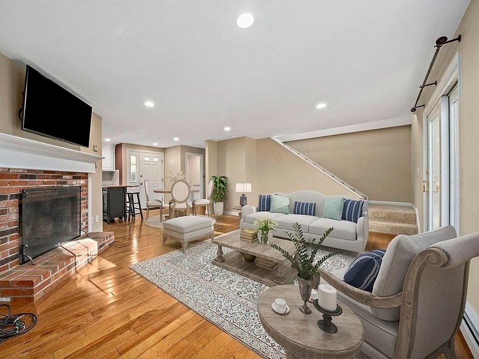 1st image of 40 Megansett Dr Unit 3