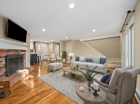 40 Megansett Dr Unit 3, Plymouth, MA 02360