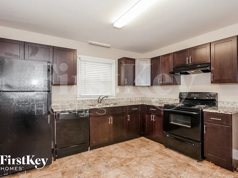 1421 Waddell St — Photo 6