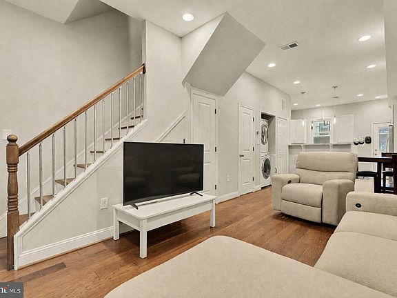 4th image of 1177 3rd St NE