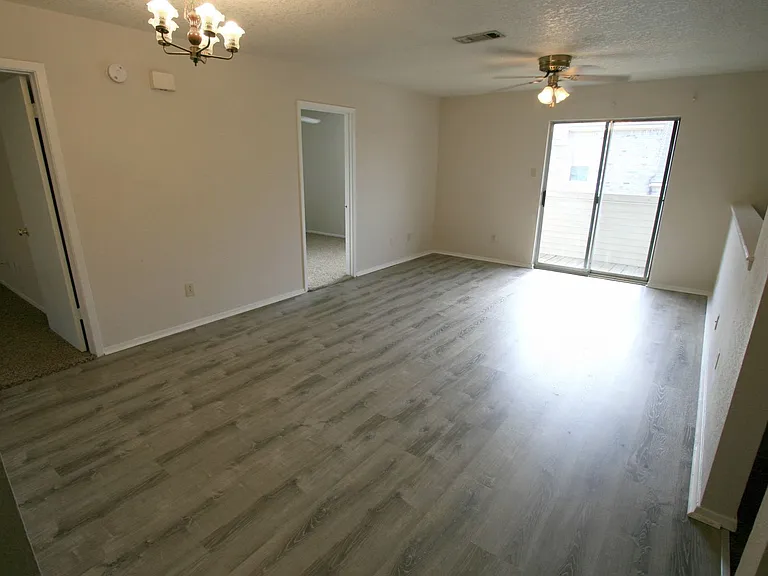 1102 Spring Loop — Photo 11