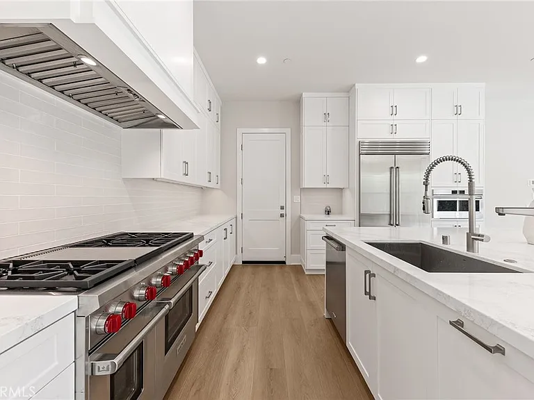 207 Alora — Photo 24