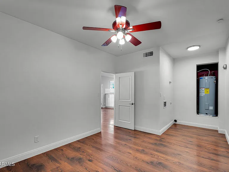 2542 W Nopal Ave — Photo 32