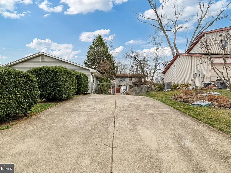 2541 Symphony Ln — Photo 8