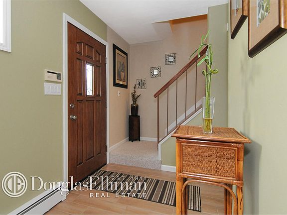 3rd image of 9 Shiloh Ct