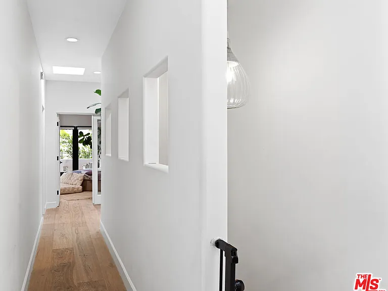 2065 Watsonia Ter — Photo 13