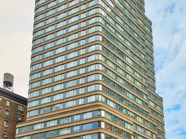 2000 Broadway image 13 of 13