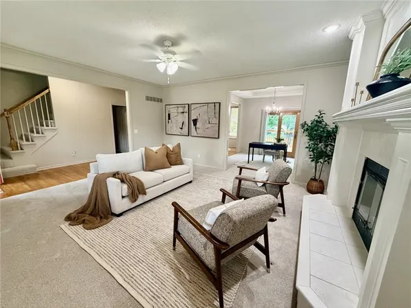 15009 Horton St, Overland Park, KS 66223