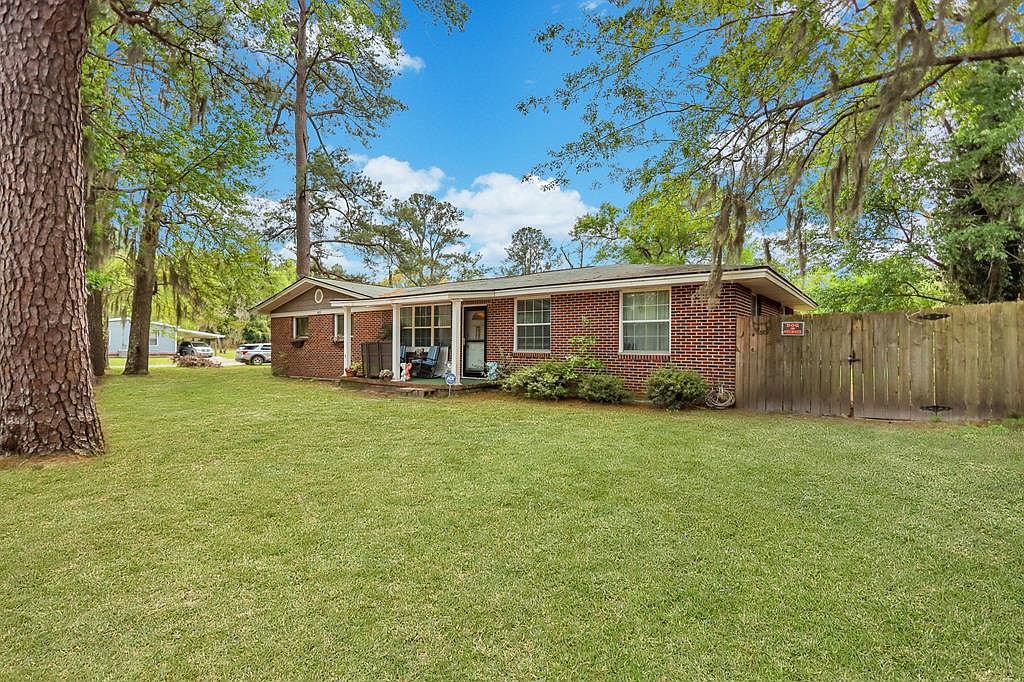 422 S Macon St, Ludowici, GA 31316 | Zillow