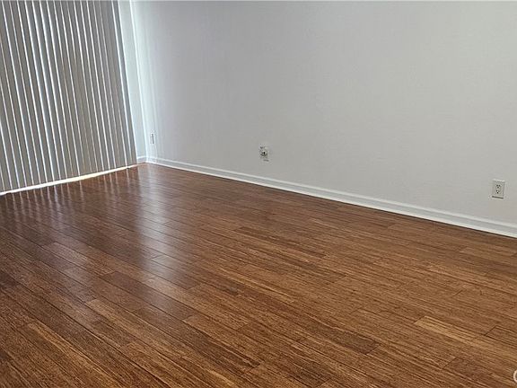 3rd image of 760 Rimpau Ave