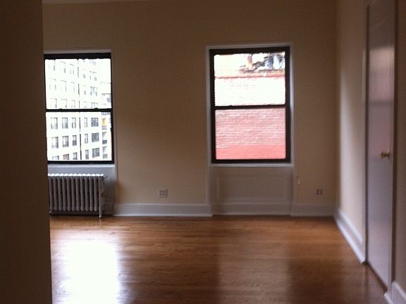 2nd image of 77 Irving Pl APT 5A