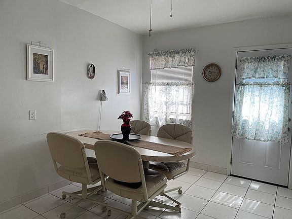 5th image of 2118 Renard Pl SE