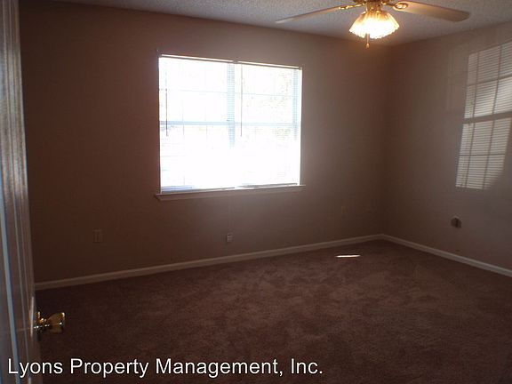 4th image of 2123-B Houston Ave
