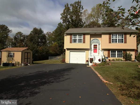 13349 Mason St, Woodford, VA 22580