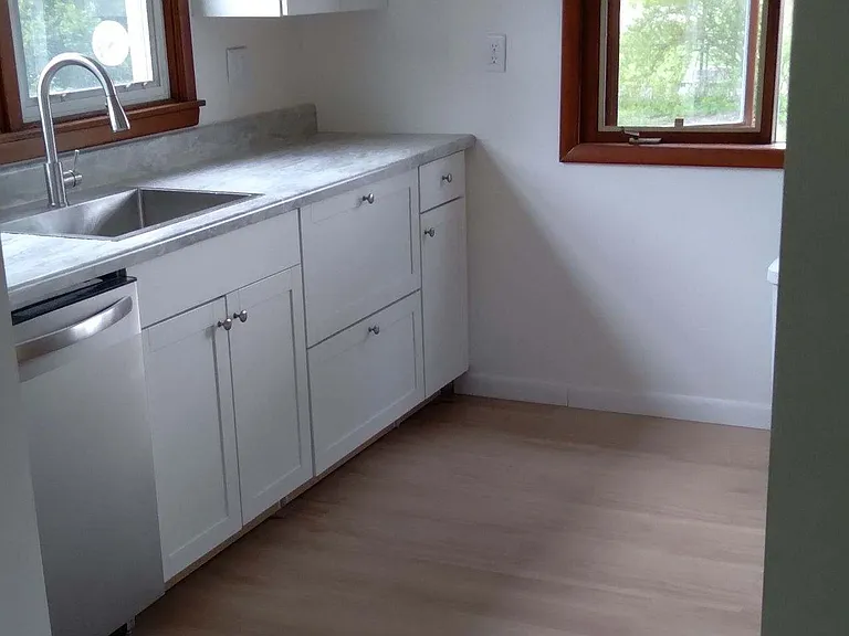 7 Linwood Ave — Photo 3