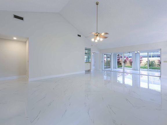 4th image of 2293 Saratoga Lane