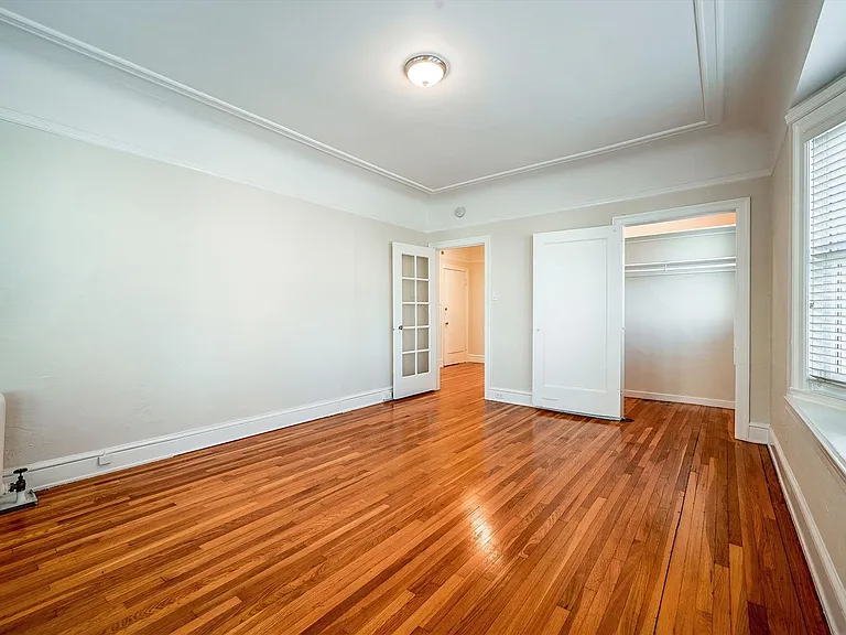 Gough Street 3055 — Photo 12