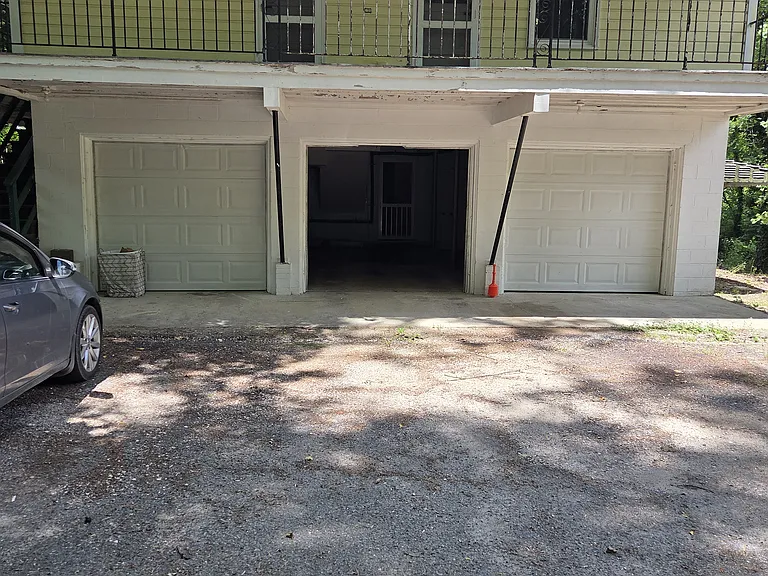 402 Pinecrest St — Photo 3